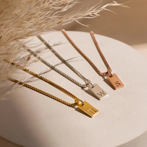 Buchstaben Plate Kette